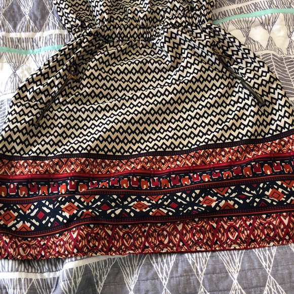 Sleeveless, multi-Printed dress! - Picture 2 of 3
